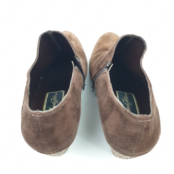 Beverly Feldman Booties brown suede snake print wedge 4" zipped up almond toe 7 - Picture 13 of 15